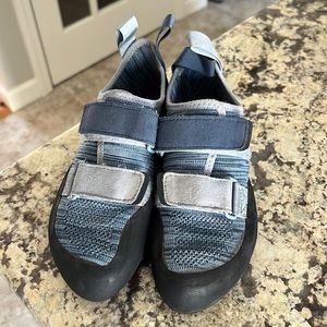 Girls Black Diamond Climbing Shoes size 6
